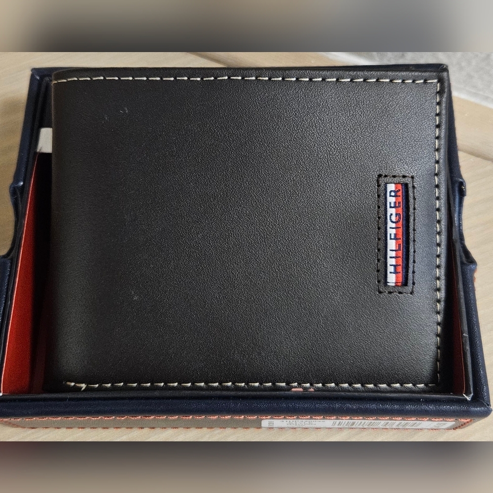 Tommy Hilfiger Men's Genuine Leather Bi-fold Wallet & Valet Brown RFID New